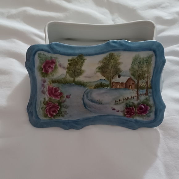 Vintage Handpainted Porcelain Trinket Vanity Box With Lid Flowers Country Scene - Picture 11 of 11